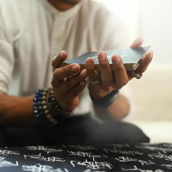 Busco trabajo como tarotista desde casa con línea 806