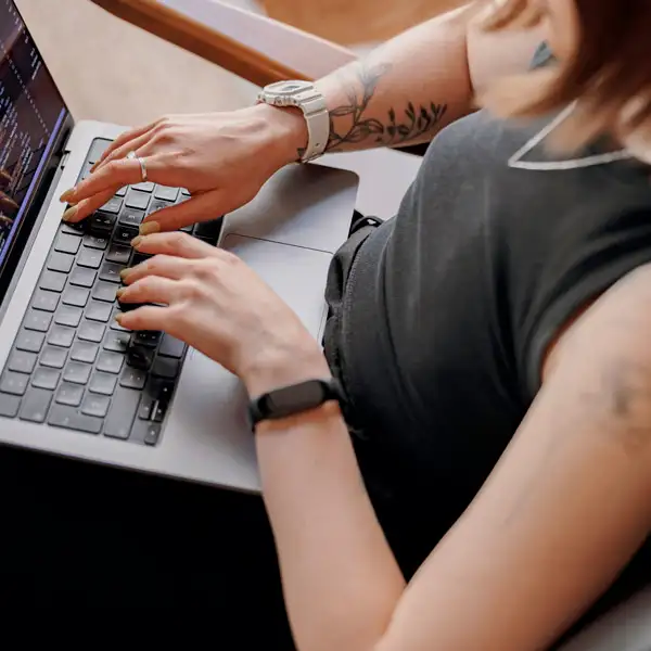 Cómo contratar un 806 que genere ingresos directos