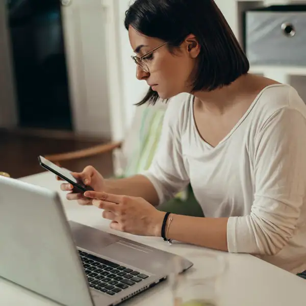 ¿Cómo contratar una línea 806 que sea rentable en España?