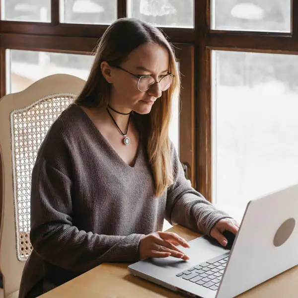 ¿Cómo crear una línea telefónica de pago y ganar dinero con el tarot?