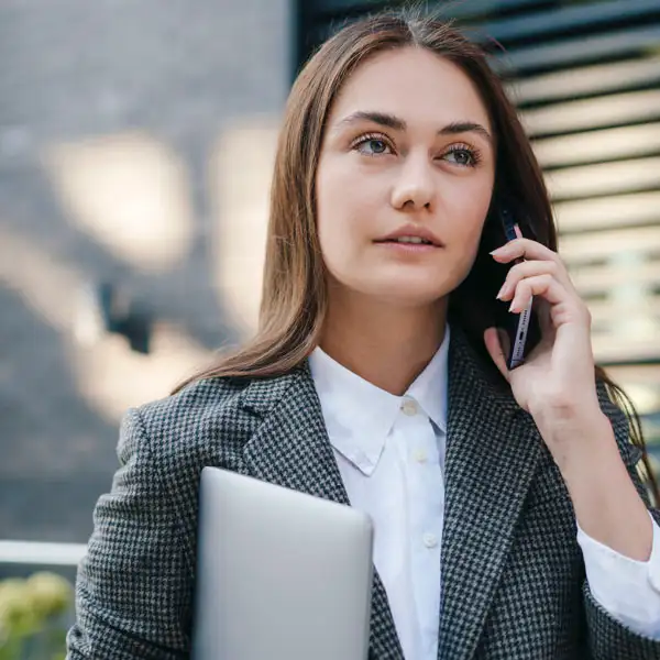 ¿Cómo ganar dinero con números 807 desde móvil?