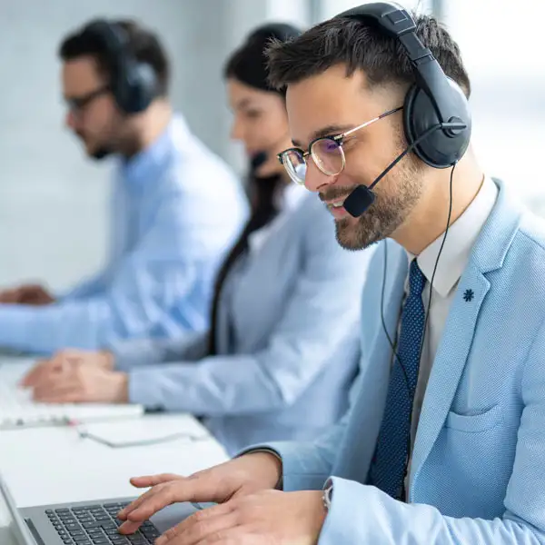 Cómo la línea 900 está redefiniendo la atención al cliente en España