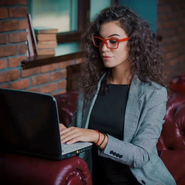 Cómo trabajar en una hotline desde casa: requisitos y pasos