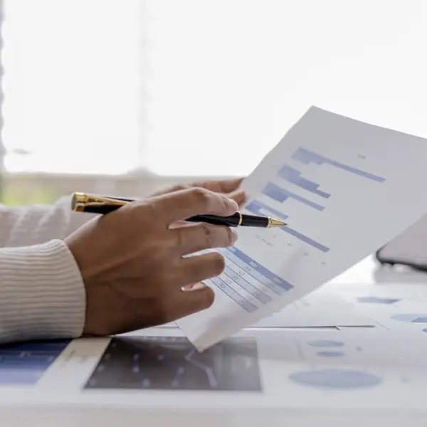 ¿Cuánto cuesta llamar al 905? Estos son los precios reales en España