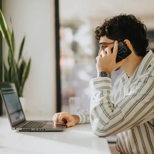 ¿El teléfono 900 de Naturgy es gratuito? Te hablamos de su éxito