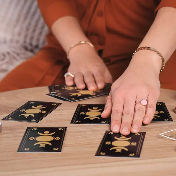 Estrategias efectivas para vender lecturas de tarot telefónico