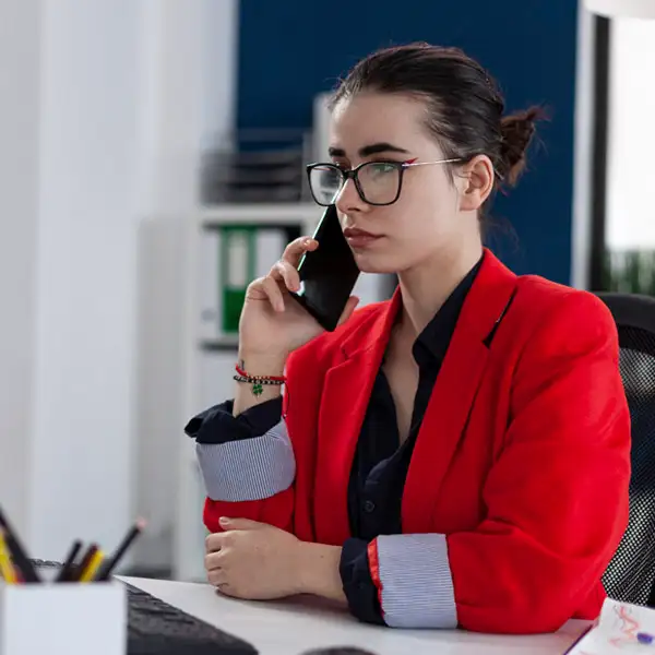 ¿Por qué una línea 807 es de pago? Todo lo que necesitas saber